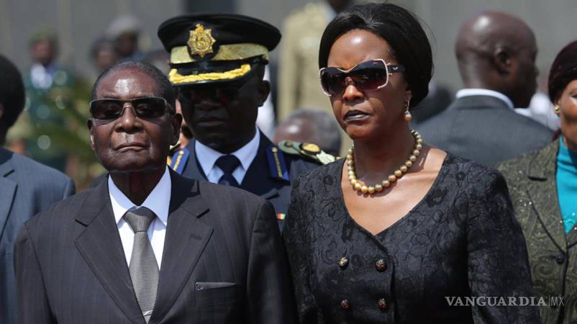 Mugabe se prepara para dimitir y busca salida para su esposa: News24