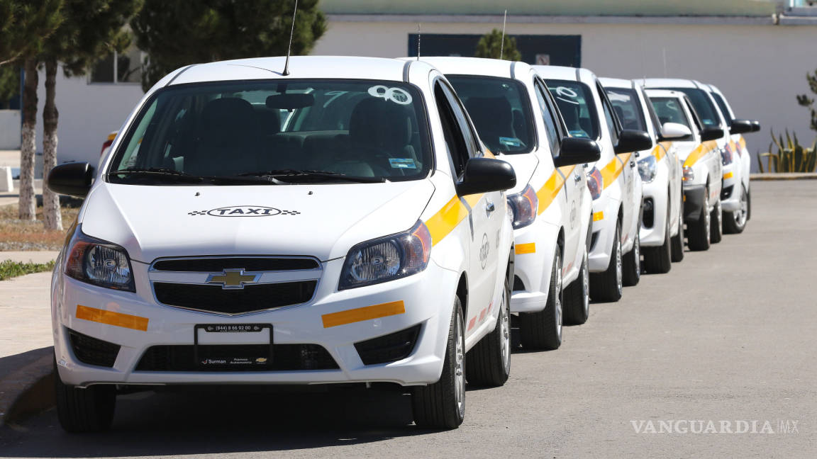 Entregan mil 500 concesiones de taxis en Saltillo; se ‘perdieron’ 70 expedientes
