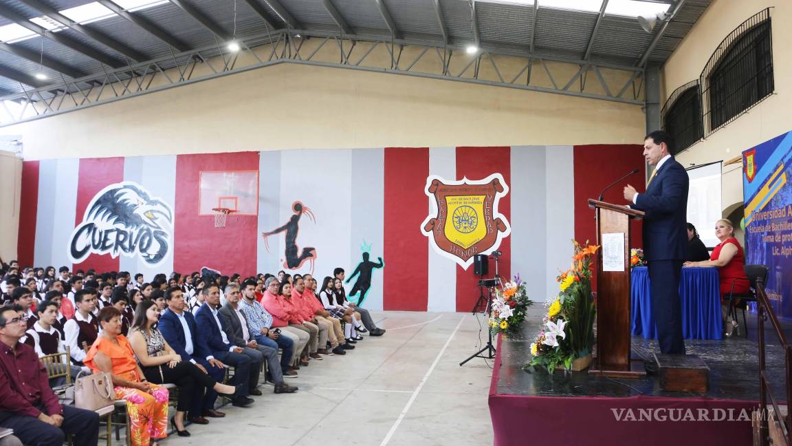 $!Asistieron el rector Octavio Pimentel Martínez, la coordinadora de Unidad Sureste Eva Kerena Hernández Martínez, directores de escuelas y facultades, personal docente y administrativo, así como estudiantes.