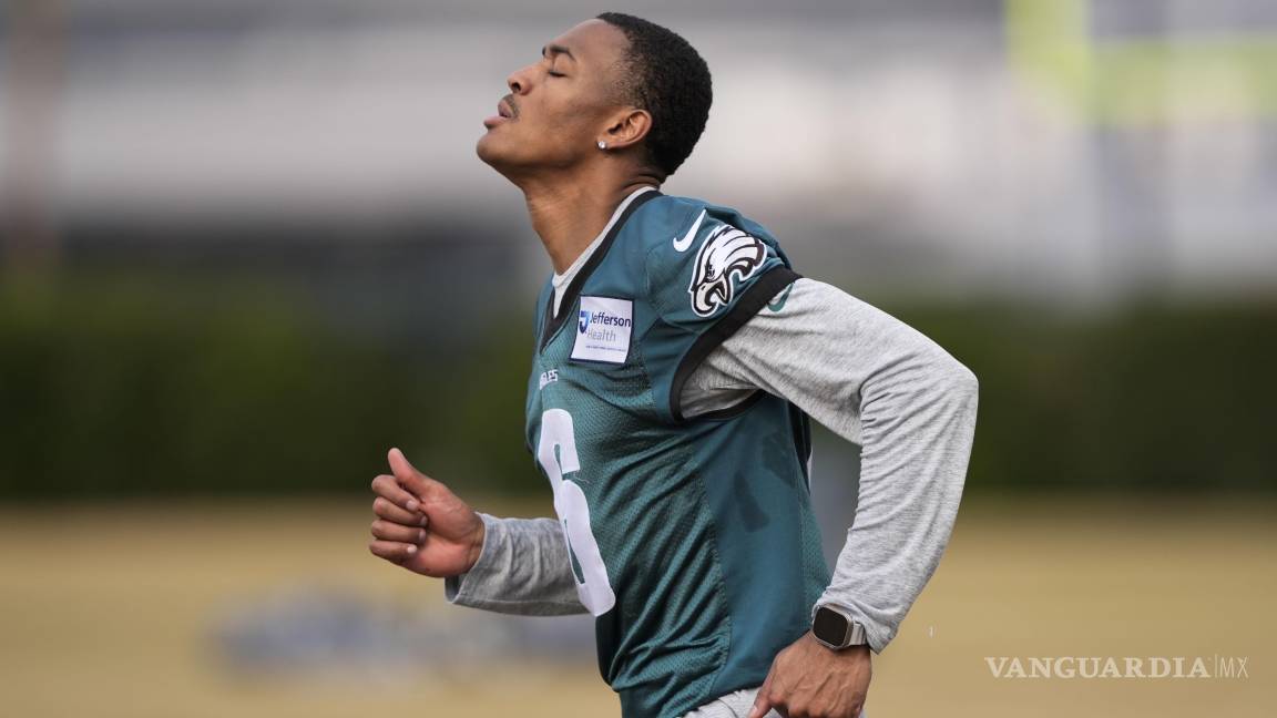 Kenneth Gainwell, DeVonta Smith y Dallas Goedert ya entrenan con los Eagles