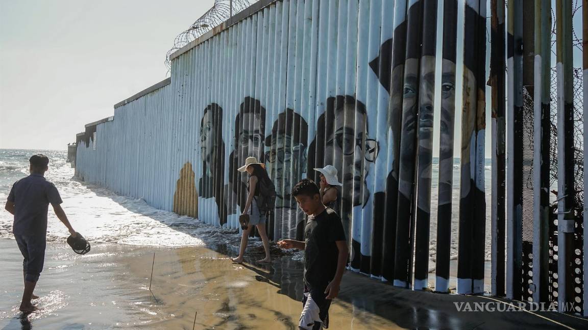 $!Rostros de deportados se inmortalizan en el Mural de Playas de Tijuana