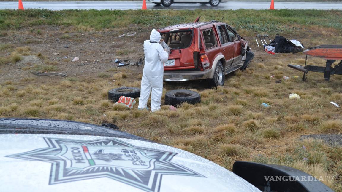 $!Mueren tres personas en volcadura en la carretera Matehuala-Saltillo
