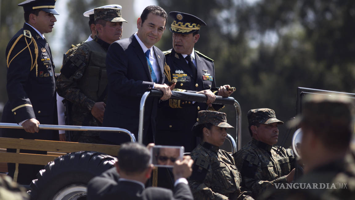 El Gobierno de Jimmy Morales se estrena con una crisis militar