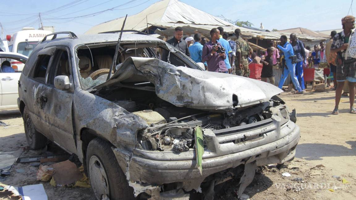 Al menos 35 muertos tras explosión de coche bomba en un mercado de Somalia