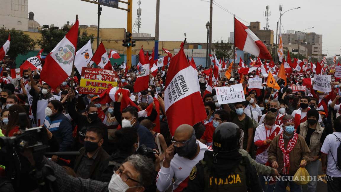 Lidera Keiko Fujimori protesta por supuesto fraude en Perú