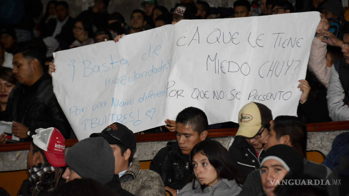 Presentan en la Narro a candidatos entre empujones y gritos