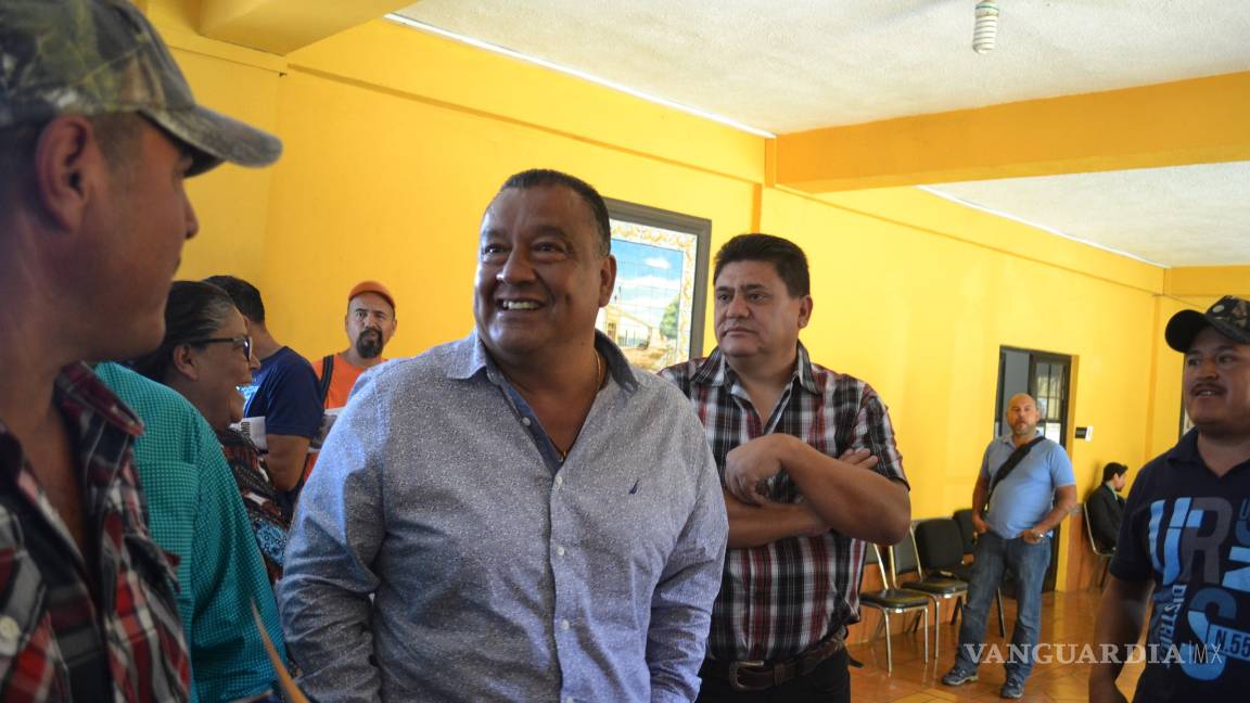 $!UNTA denuncia extorsiones policiacas; toma Presidencia de Ramos Arizpe