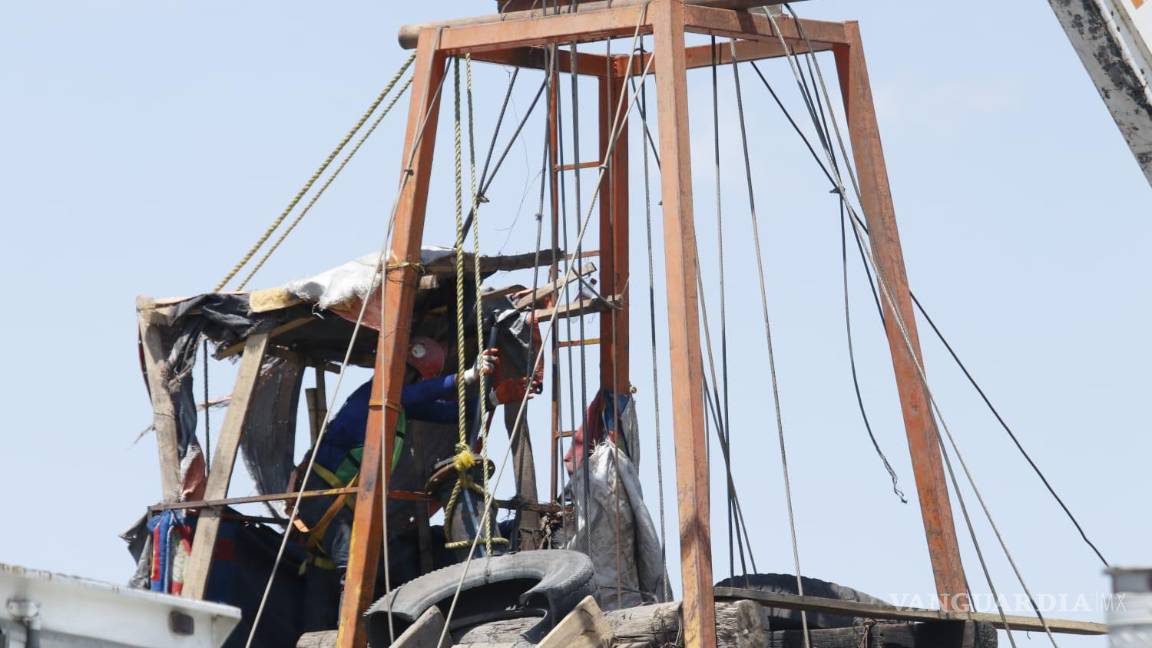 $!Los espacios reducidos complican las maniobras de rescate en la mina.