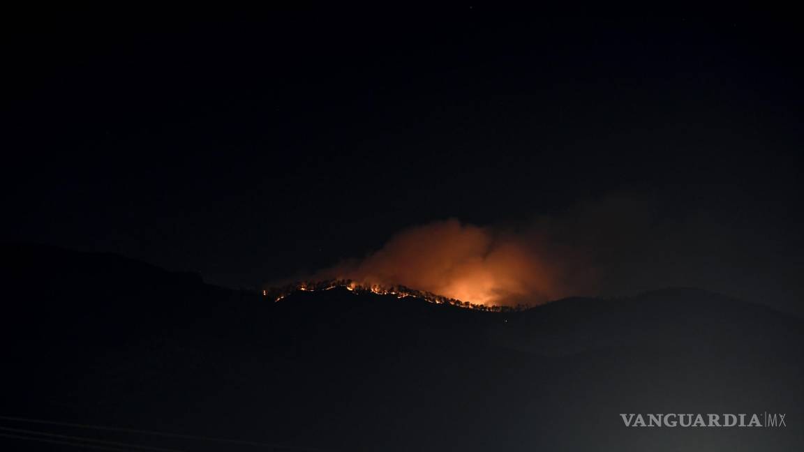 $!Saltillo, Coahuila 13 de mayo del 2022. Incendio Forestal en las sierras del ejido Cuahtemoc, que colinda con el lado sur del cañón de San Lorenzo.