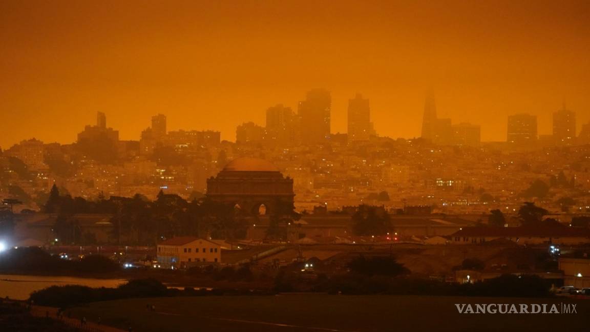 $!Incendios forestales pintan de un color naranja apocalíptico el cielo de San Francisco