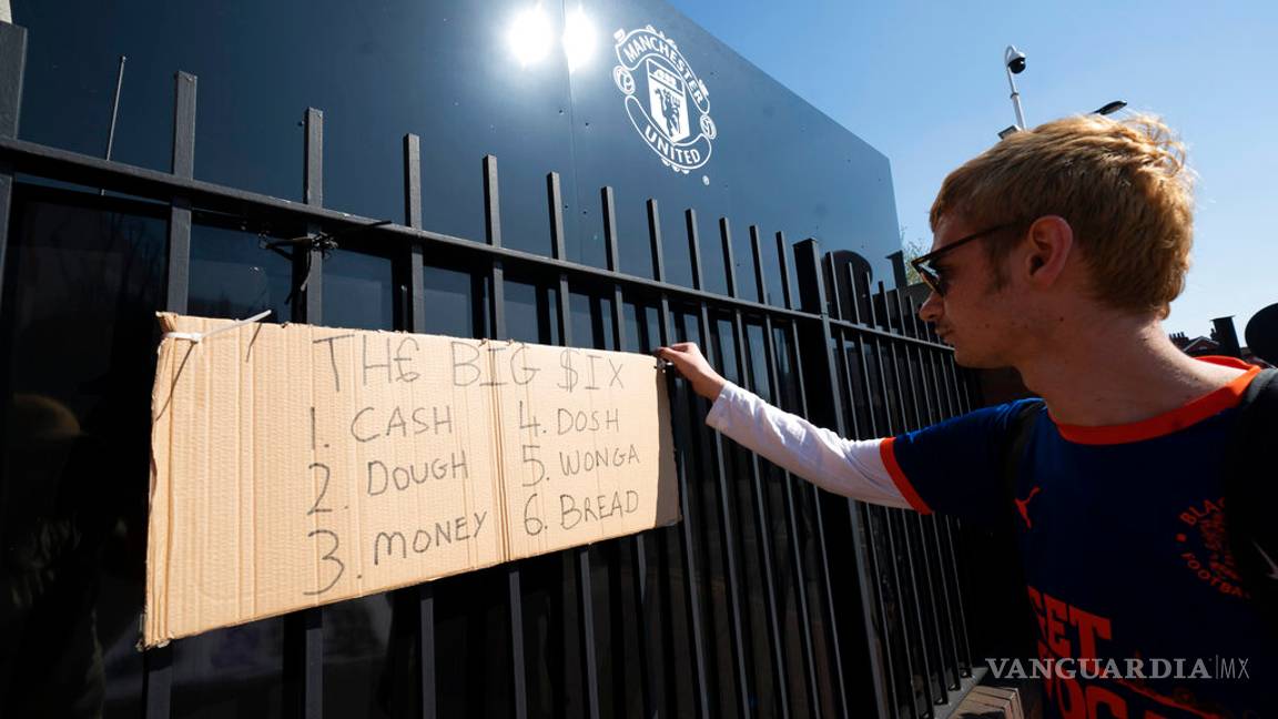 $!Fanáticos protestan por la creación de la Superliga