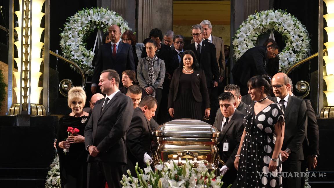 $!FOTOGALERÍA: Palacio de Bellas Artes rinde tributo al príncipe de la canción José José