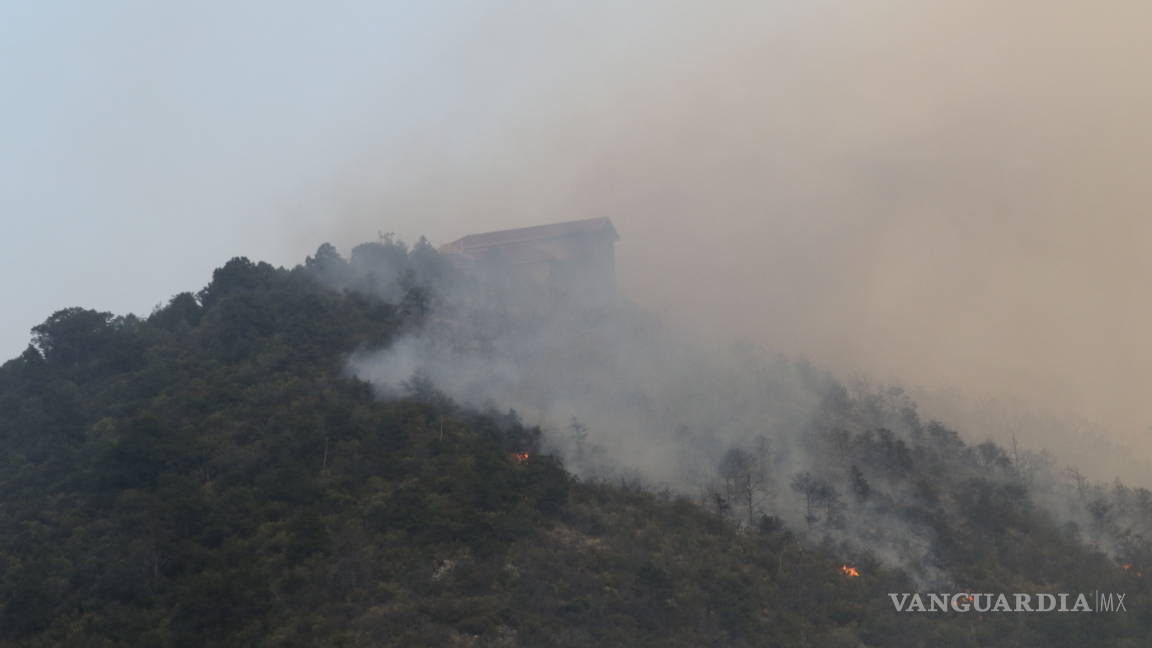 Nuevo León en alerta por avance de incendio de Arteaga