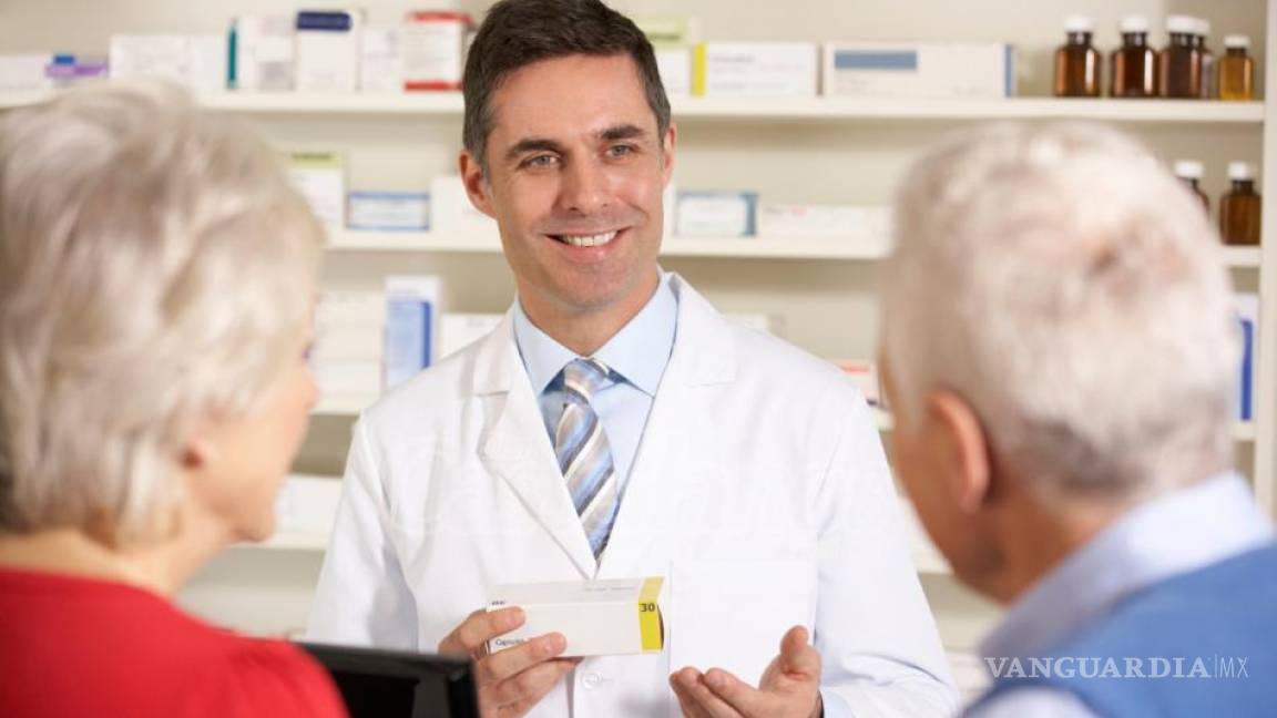 Atienden a más pacientes las farmacias privadas que el IMSS
