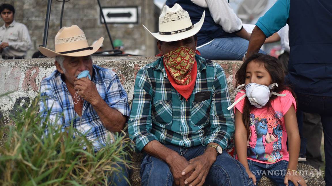 $!Familiares claman por información afuera de Pajaritos tras explosión