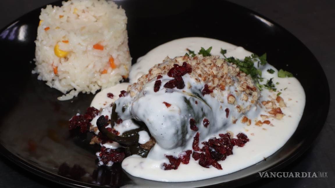 $!El segundo tiempo fue un platillo llamado “Chile Relleno Don Algón”, el cual contiene un dulce de carne, bañado en salsa de queso de cabra y nuez.