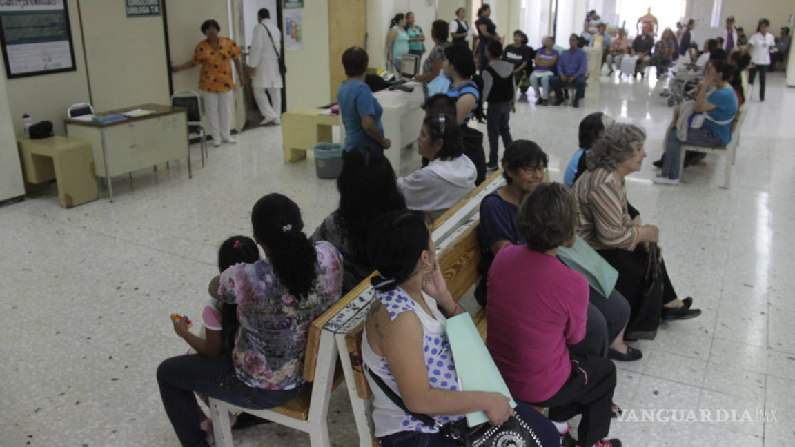 En Saltillo hasta 10 horas esperan derechohabientes en urgencias del IMSS