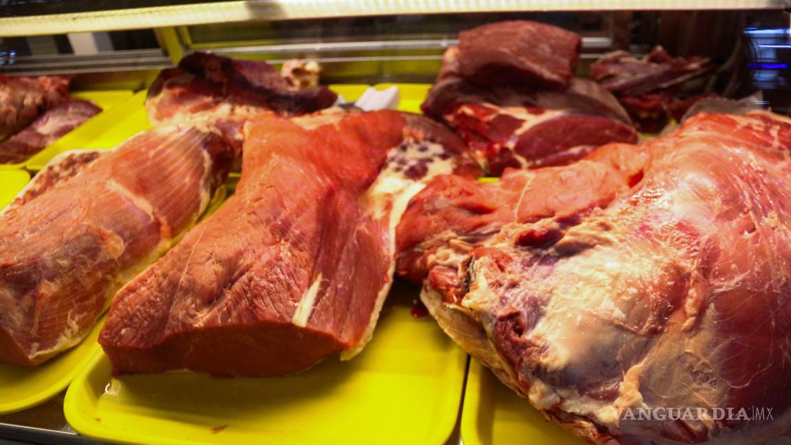 $!Entre enero y abril de 2024, el precio al consumidor de la carne de res subió 32% respecto a los mismos meses de 2020, de acuerdo con datos del Comecarne.