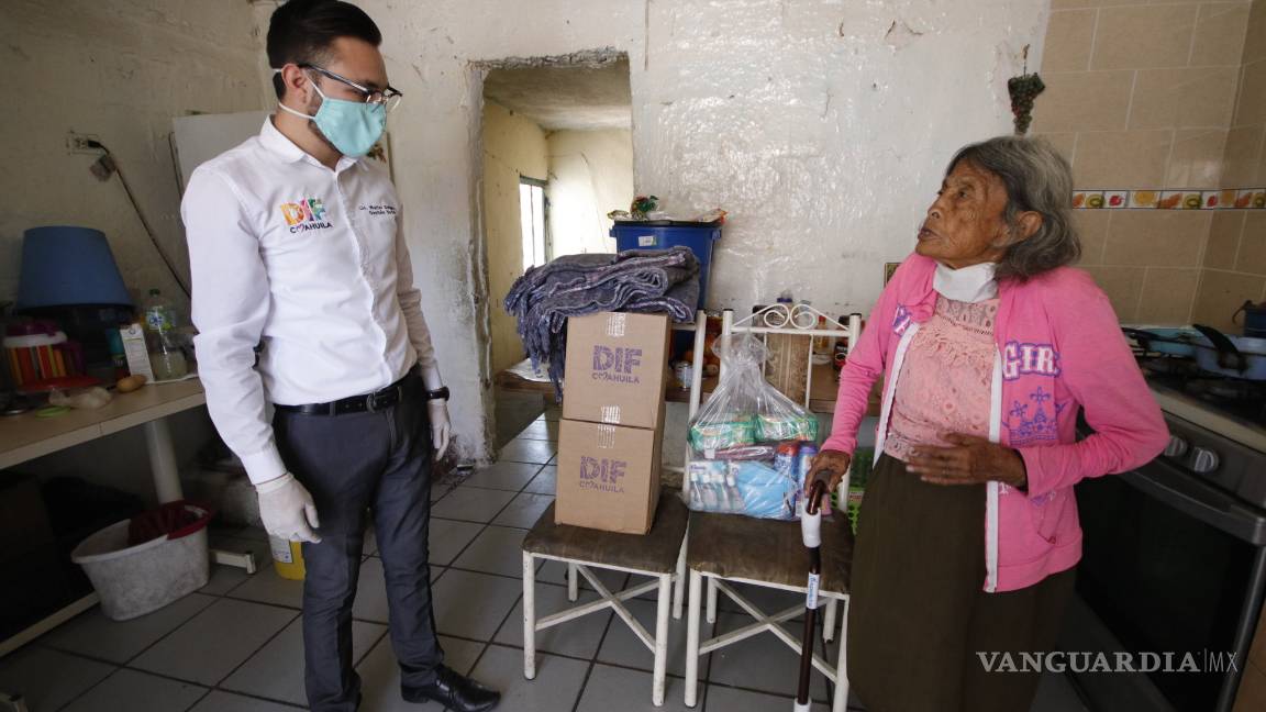 $!Viejecita de 84 años en Saltillo mantiene de limosnas a sus 2 hijos discapacitados