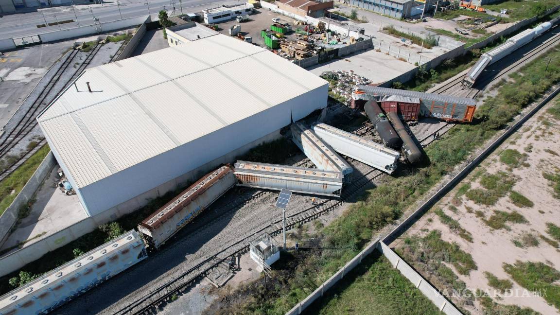 $!Vías del ferrocarril donde se registró el descarrilamiento de 9 vagones, incluyendo dos pipas de combustible vacías.
