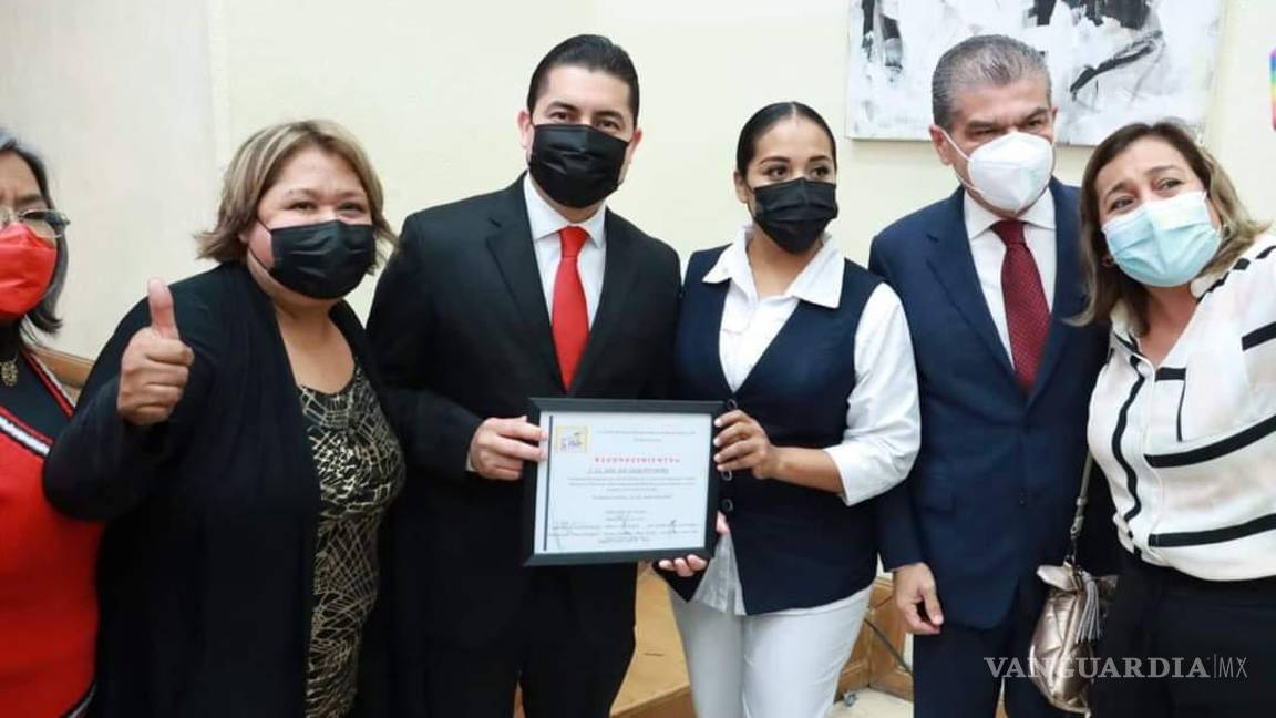 $!Julio Long presentó su tercer informe de Gobierno como alcalde de San Juan de Sabinas, junto al Gobernador. Cortesía