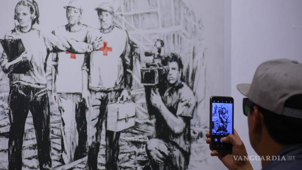 Banksy irrumpe sin permiso en México con exposición en Guadalajara