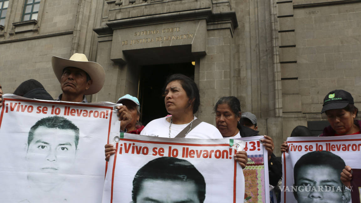 Advierten padres de los 43 sobre amparos a implicados en caso Iguala