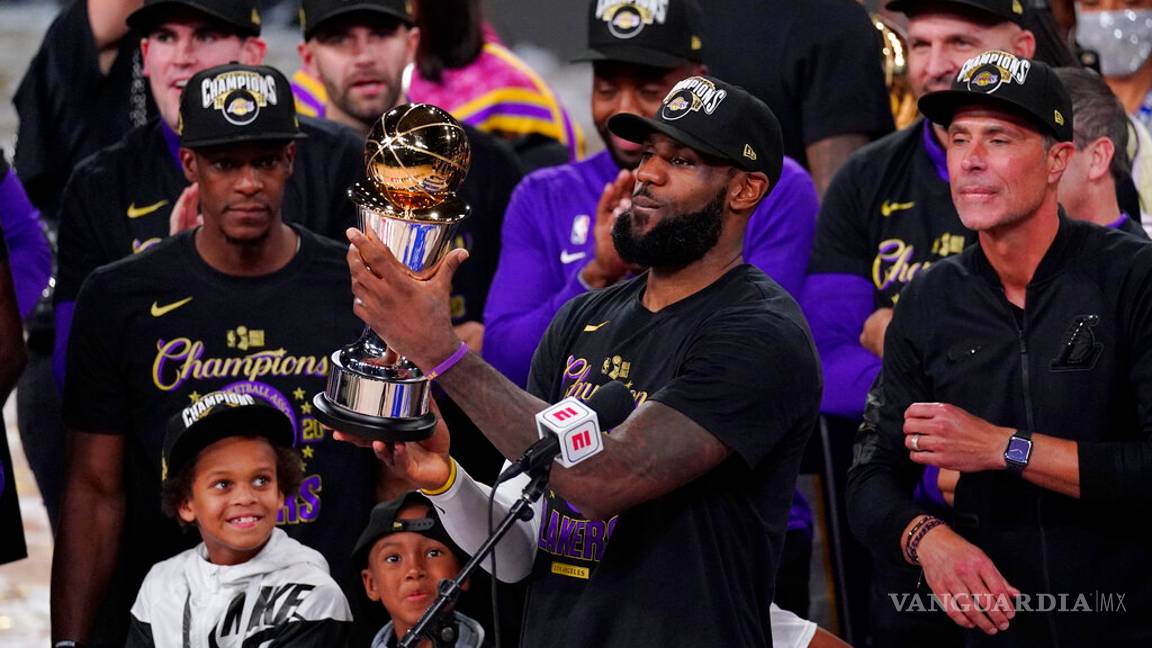 $!Donald Trump se burla de LeBron James tras ganar el título con Lakers