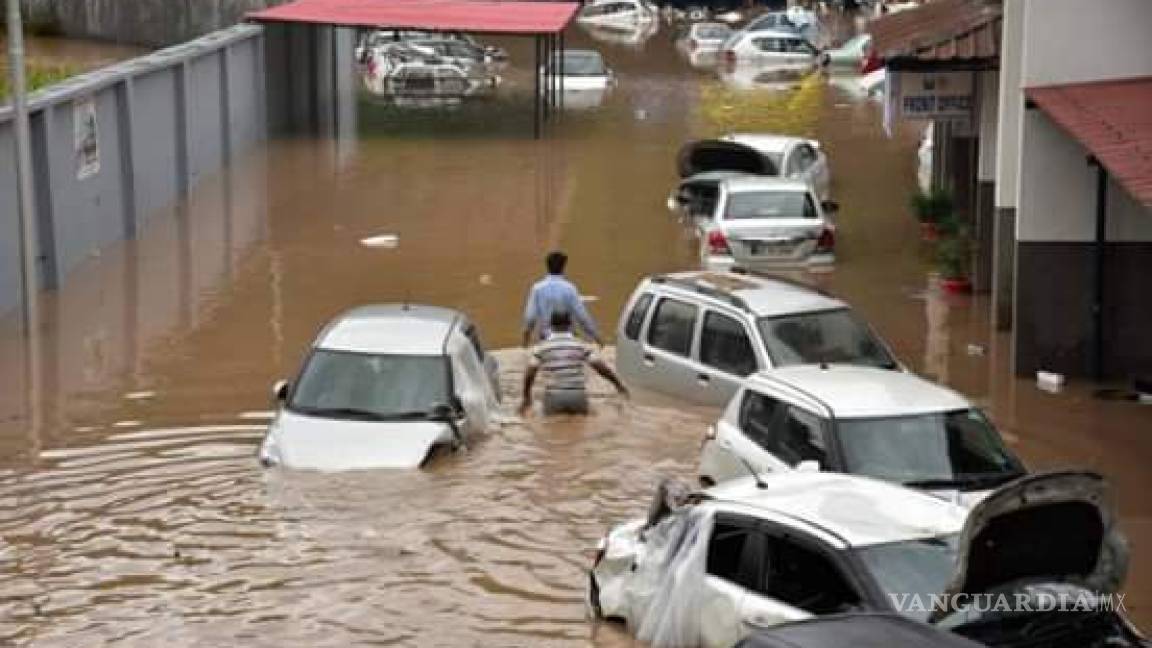 Van más de 300 muertos por lluvias en India