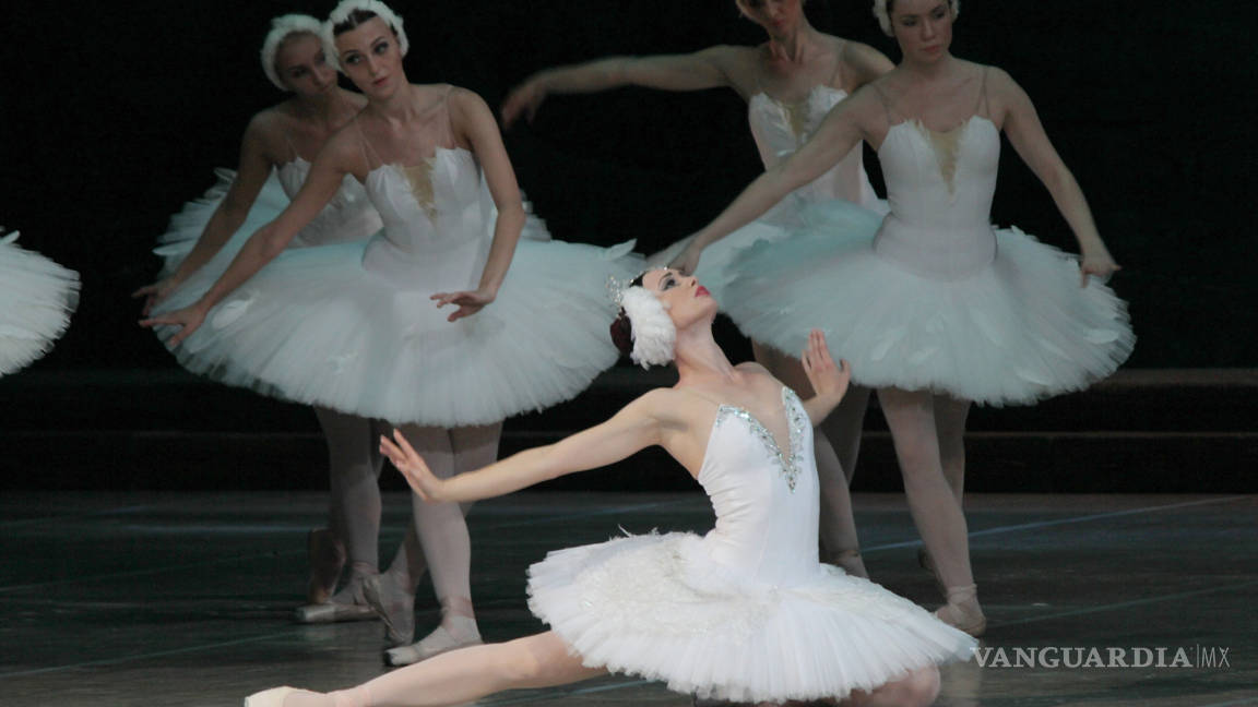 Un noche que sera embrujada por el ballet con 'El lago de los cisnes'