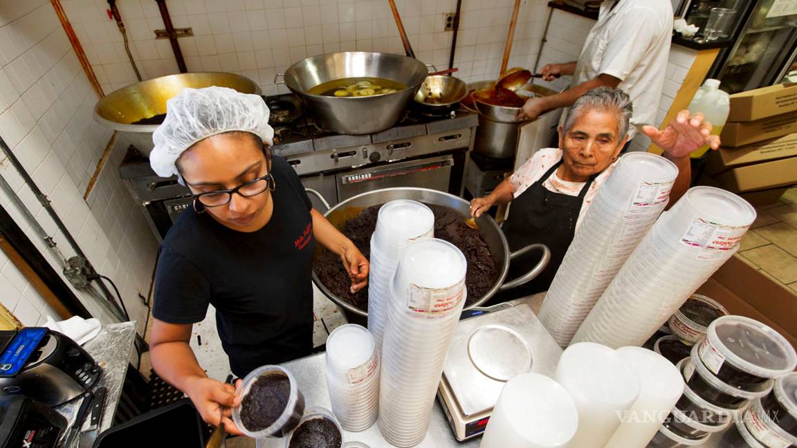 $!Familia mexicana seduce con su mole la costa este de EU