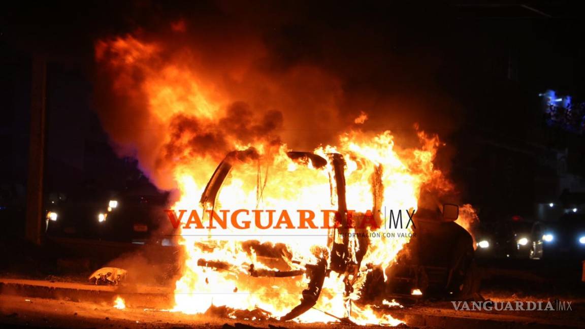 Se incendia camioneta tras accidente en Paseo de la Reforma de Saltillo
