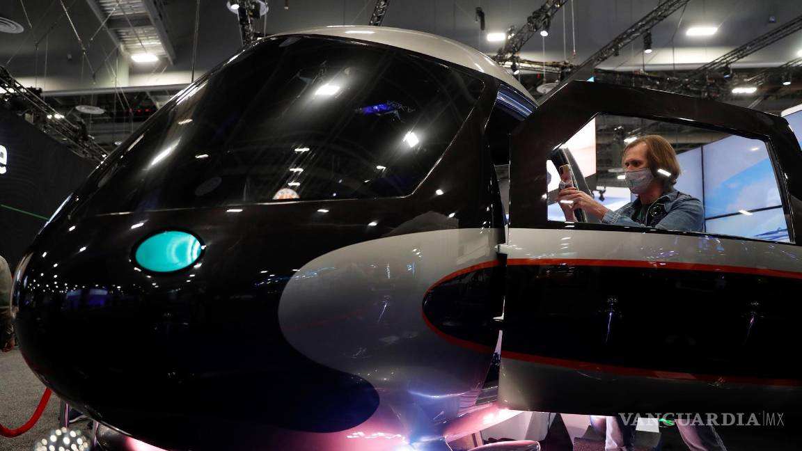 $!Un modelo de concepto ASKA drive and fly eVOTL se exhibe en el Centro de Convenciones de Las Vegas. EFE/EPA/Caroline Brehman
