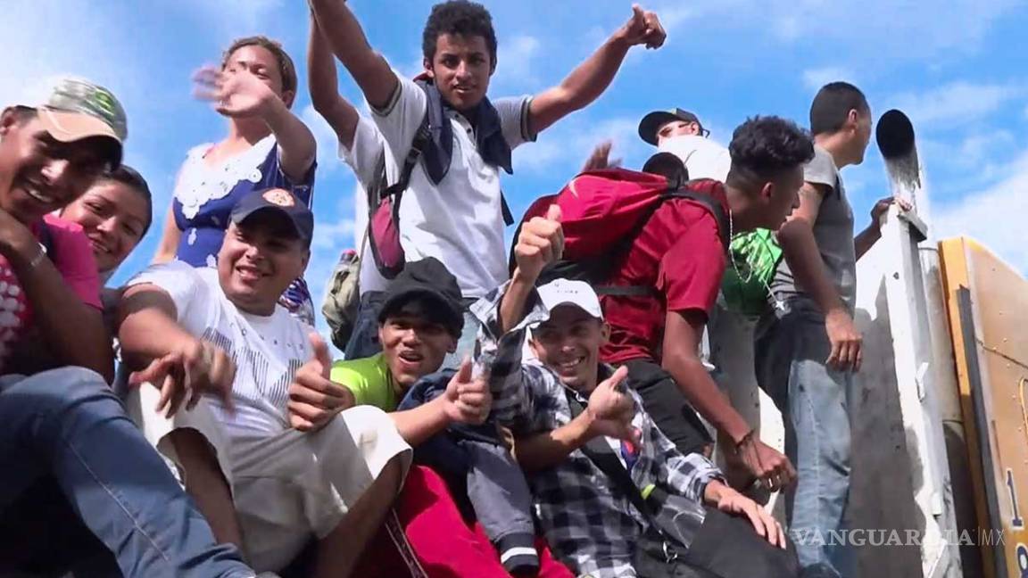 $!Los soldados mexicanos no quisieron o no pudieron frenar la caravana: Trump