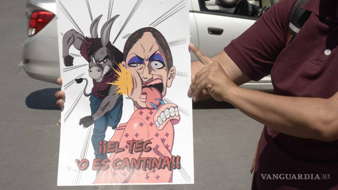 $!Los jóvenes echan mano de su creatividad durante la manifestación.