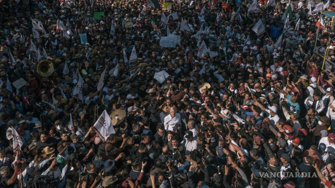 ‘¡Presidente, presidente!’: despiden a AMLO en su salida del Palacio Nacional (video)