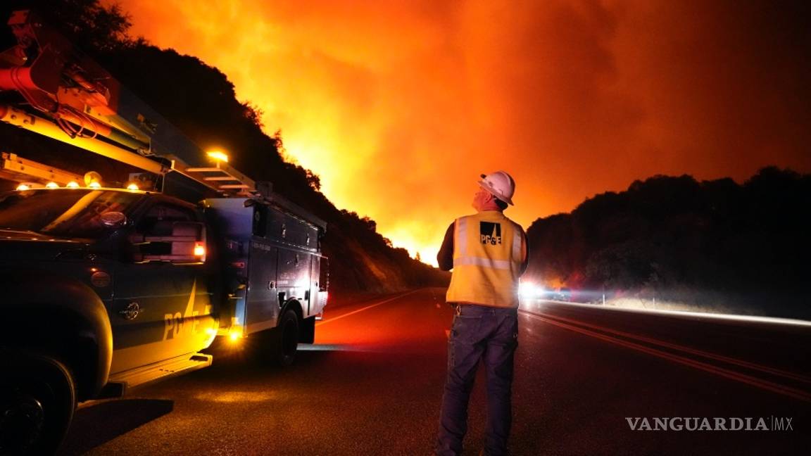 $!Incendios forestales deja 3 muertos en California y amenaza a miles de casas