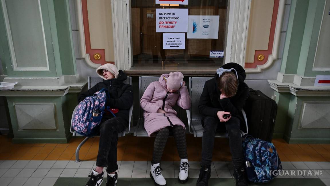 $!Vista de un punto de acogida para refugiados de Ucrania establecido en la estación de tren de Przemysl, sureste de Polonia. EFE/Darek Delmanowicz