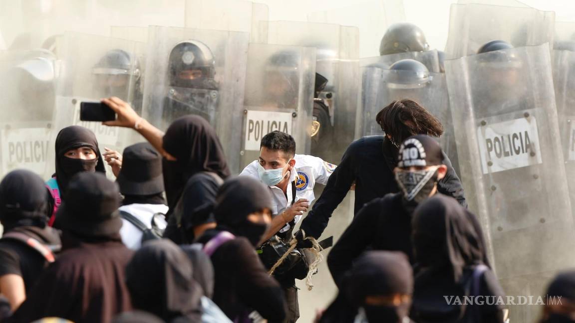 Deja marcha del 2 de octubre tres policías heridos tras choque con los “Anarquistas” en CDMX