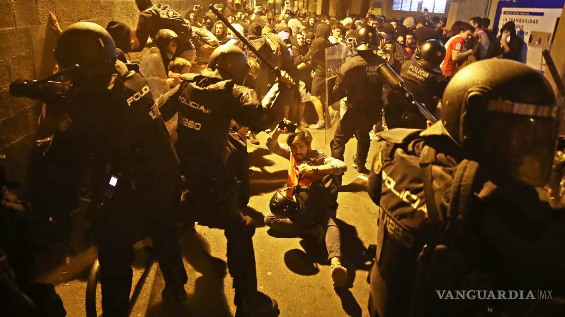 $!Reprime la policía en Barcelona manifestación independentista