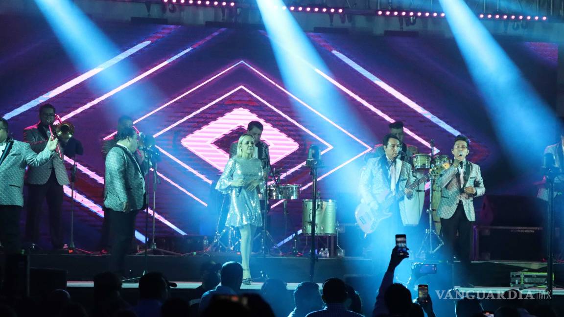 $!Los Ángeles Azules encienden Arteaga con Ximena Sariñana