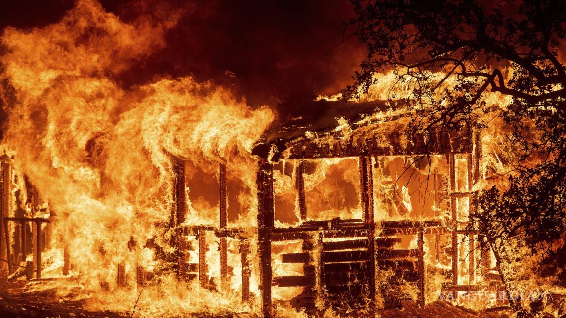 Incendio forestal en California deja una persona muerta y 11 mil 500 hectáreas quemadas
