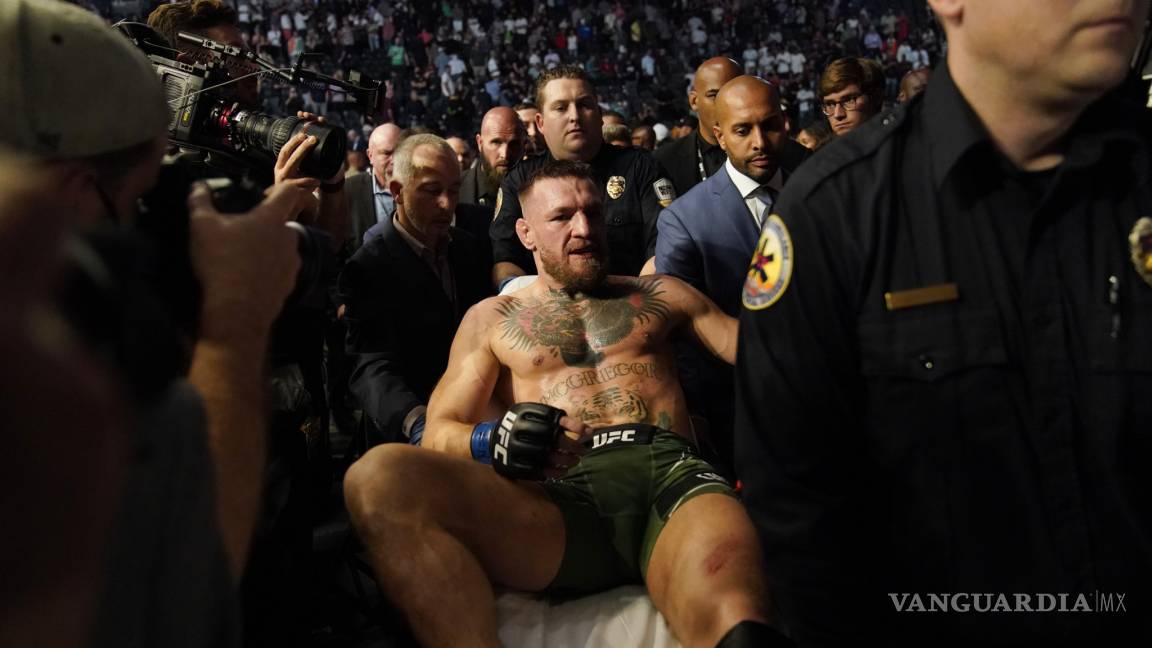 'Regresaremos mejor que nunca', dice McGregor tras su terrible fractura en el octágono