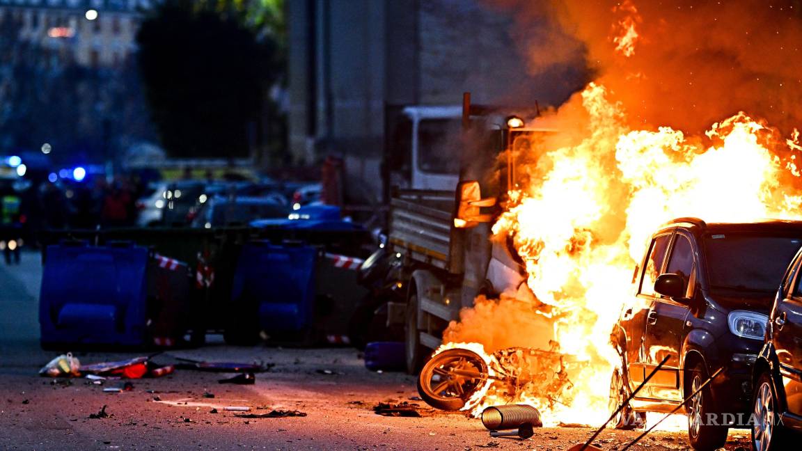 $!Fuertes disturbios y detenciones de ultras se registraron en las inmediaciones del estadio Luigi Ferraris, horas antes del duelo entre Genoa e Inter.