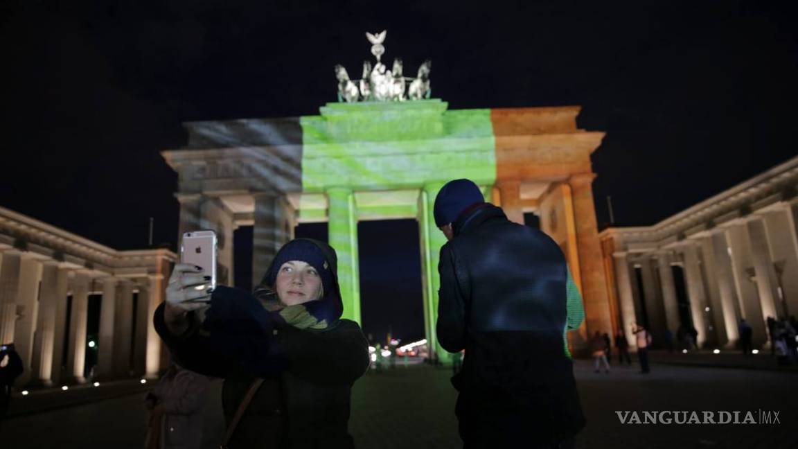 Colores belgas tiñen monumentos de todo el mundo