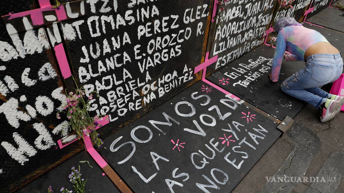 $!Palacio Nacional se convirtió en el 'muro de la memoria' (fotogalería)
