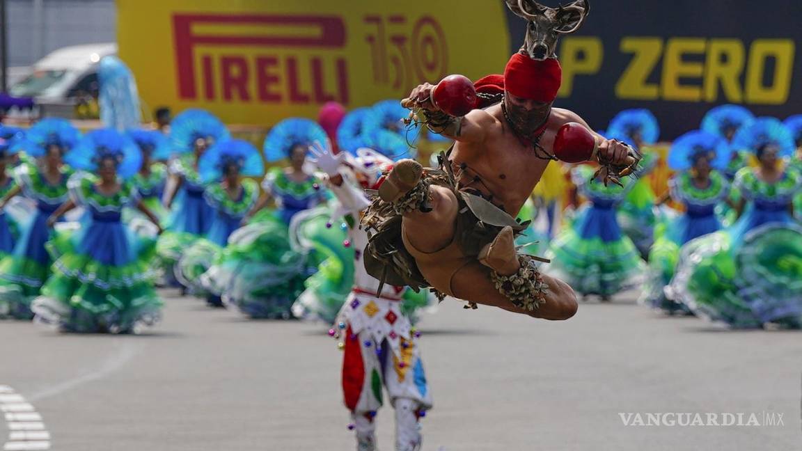 $!Artistas actúan previo al Gran Premio de Fórmula Uno de Ciudad de México en el Autódromo Hermanos Rodríguez en Ciudad de México (México).