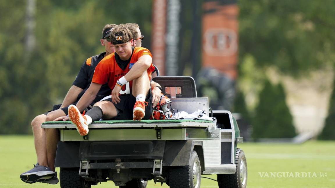 Joe Burrow enciende las alarmas en los Bengals: sale lesionado y en carrito de los entrenamientos