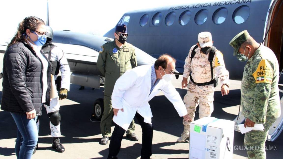 Bienvenidas vacunas Pfizer, reciben cargamento en aeropuerto de Ramos Arizpe