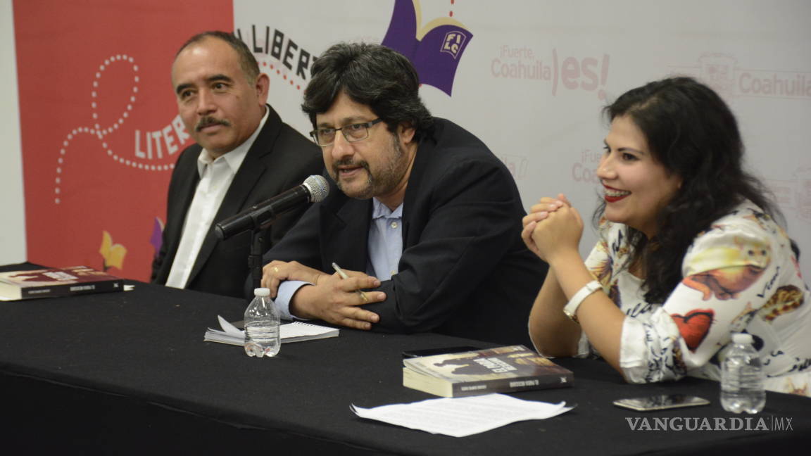 Presentan libro 'El Paria Mexicano' en la FILC